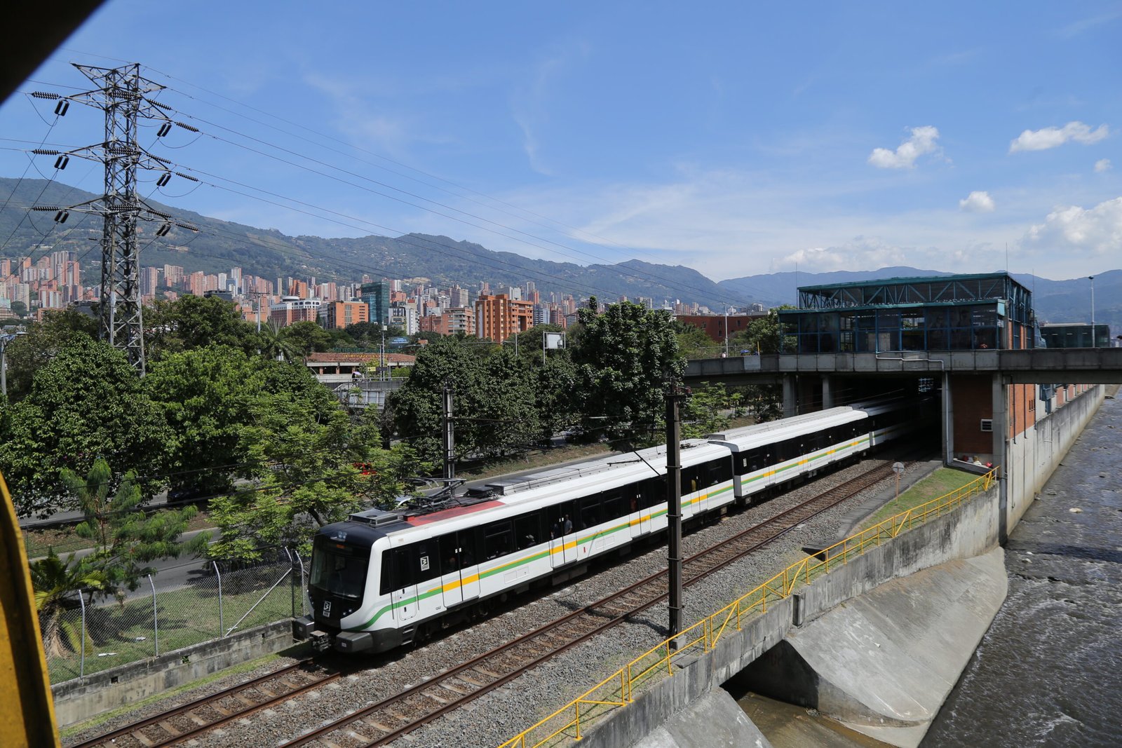 Estación Poblado de la línea A: movilidad para el desarrollo urbano